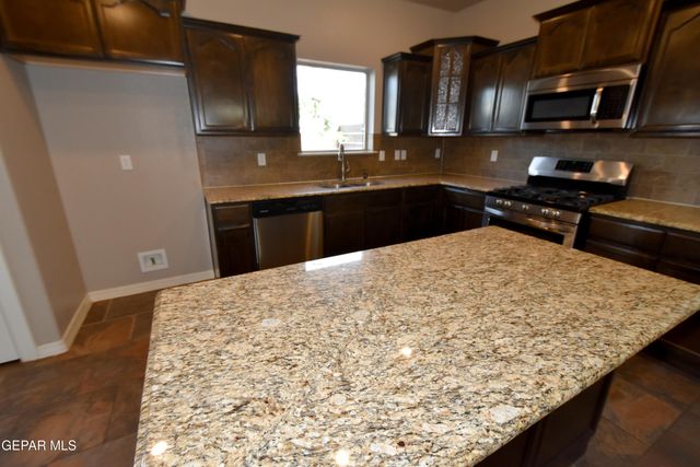 300 Saltford Place, El Paso, TX 79928