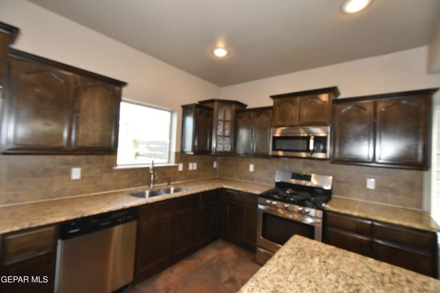 300 Saltford Place, El Paso, TX 79928