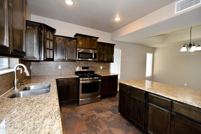 300 Saltford Place, El Paso, TX 79928