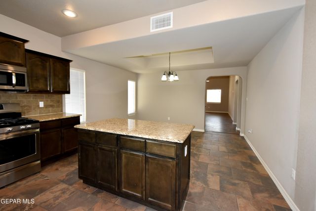 300 Saltford Place, El Paso, TX 79928