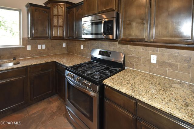 300 Saltford Place, El Paso, TX 79928