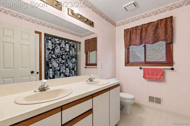 19767 Liverpool Avenue, Livonia, MI 48152