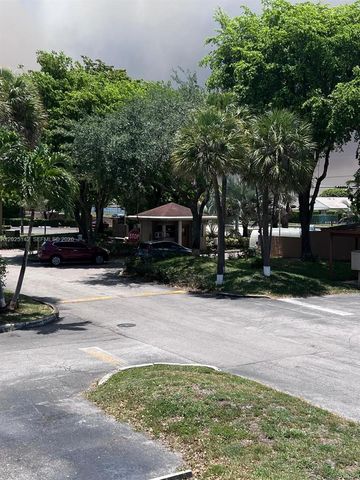 2570 W 67th Pl 21-2, Hialeah, FL 33016