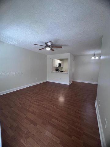 2570 W 67th Pl 21-2, Hialeah, FL 33016