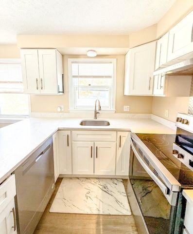 4 Norman Drive L, Derry, NH 03038