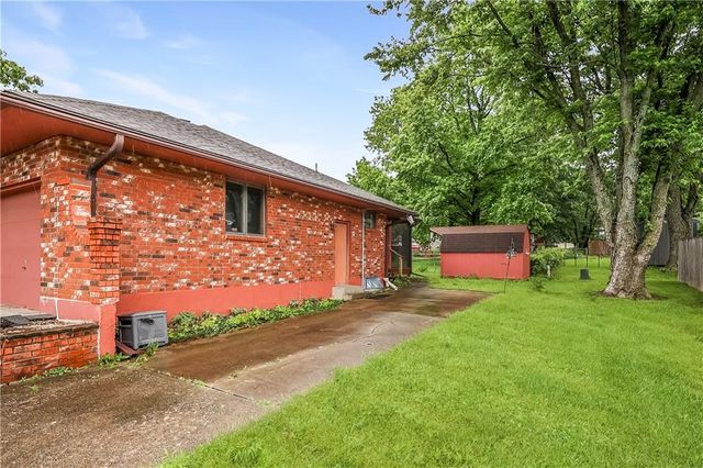 304 S Delaware Street, Archie, MO 64725