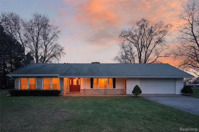 10960 Heather Lane, Hamburg Township, MI 48189