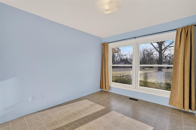 10960 Heather Lane, Hamburg Township, MI 48189