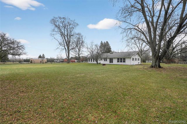 10960 Heather Lane, Hamburg Township, MI 48189