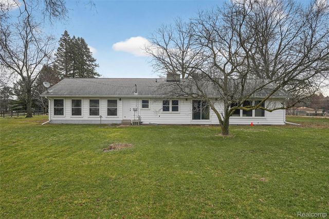 10960 Heather Lane, Hamburg Township, MI 48189