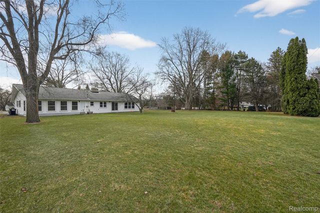 10960 Heather Lane, Hamburg Township, MI 48189