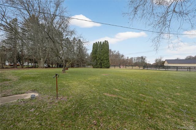 10960 Heather Lane, Hamburg Township, MI 48189