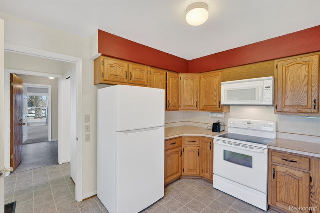 10960 Heather Lane, Hamburg Township, MI 48189