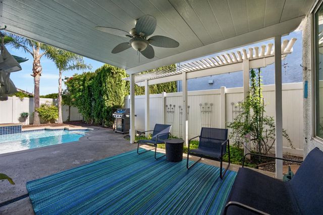 8441 Anthemis Ct, Elk Grove, CA 95624