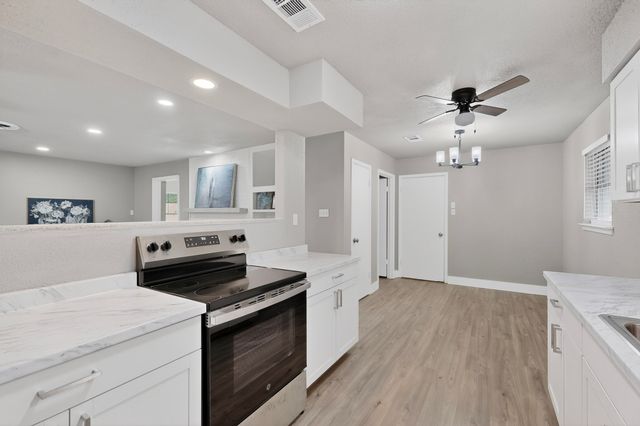 341 Arcadia Street, Hurst, TX 76053