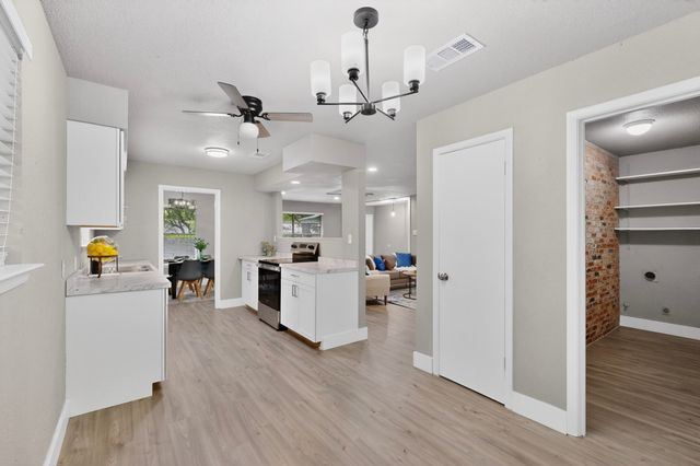 341 Arcadia Street, Hurst, TX 76053