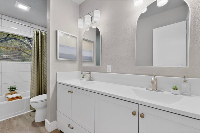341 Arcadia Street, Hurst, TX 76053