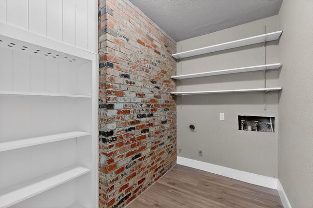 341 Arcadia Street, Hurst, TX 76053