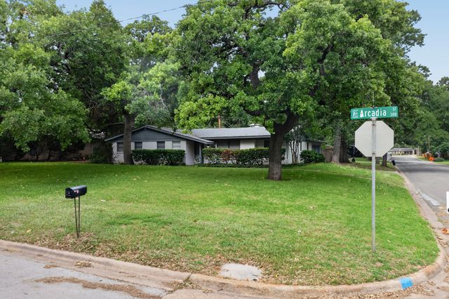 341 Arcadia Street, Hurst, TX 76053