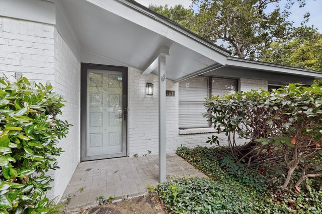 341 Arcadia Street, Hurst, TX 76053