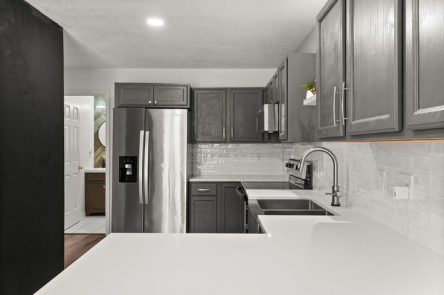 150 S Prairie View Drive 306, West Des Moines, IA 50266