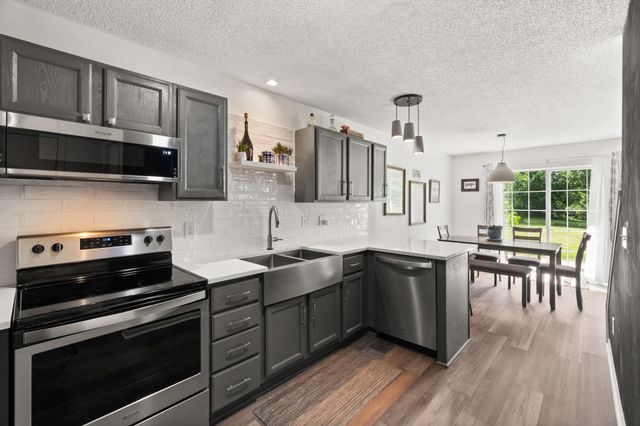 150 S Prairie View Drive 306, West Des Moines, IA 50266