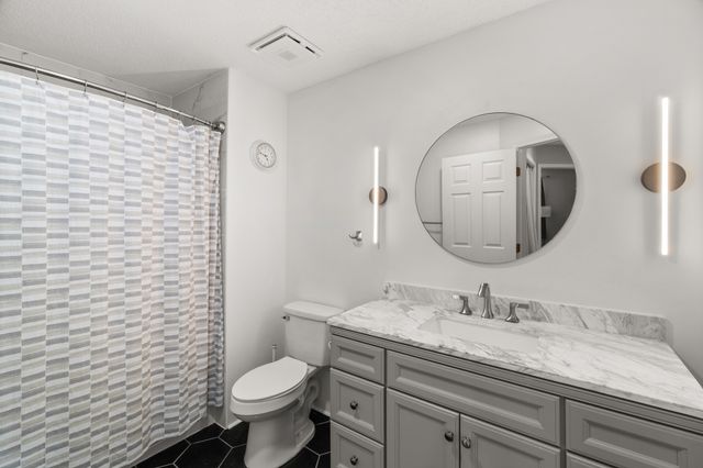 150 S Prairie View Drive 306, West Des Moines, IA 50266