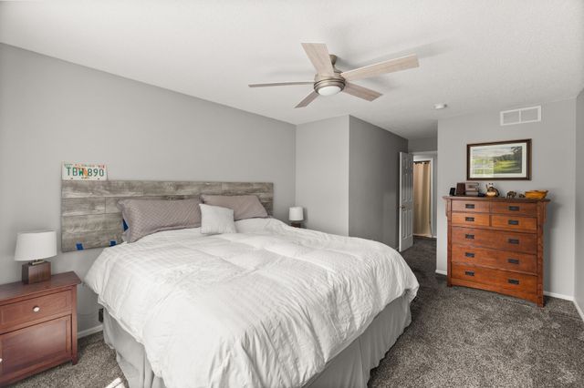 150 S Prairie View Drive 306, West Des Moines, IA 50266