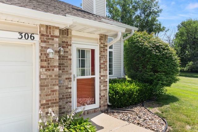 150 S Prairie View Drive 306, West Des Moines, IA 50266