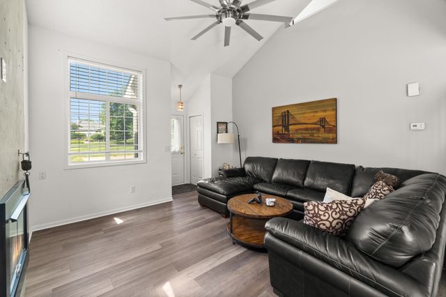 150 S Prairie View Drive 306, West Des Moines, IA 50266