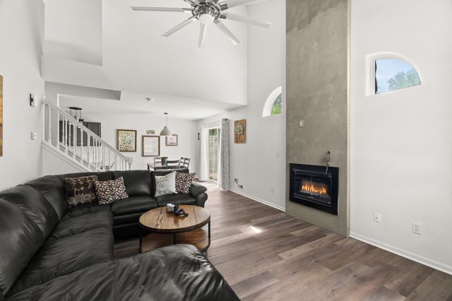 150 S Prairie View Drive 306, West Des Moines, IA 50266