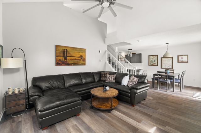 150 S Prairie View Drive 306, West Des Moines, IA 50266