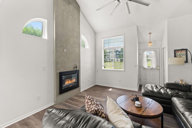 150 S Prairie View Drive 306, West Des Moines, IA 50266