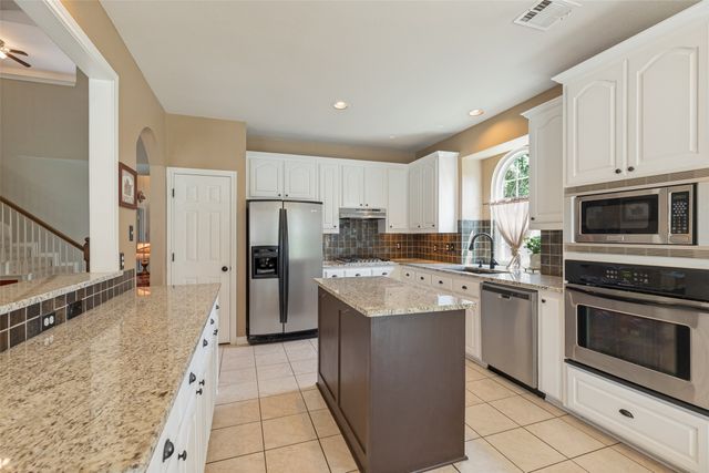 2716 Parkside Lane, Mckinney, TX 75072