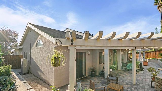 7861 Quince St., La Mesa, CA 91941