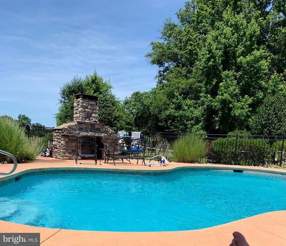 6 SOUSA COURT, East Windsor, NJ 08520