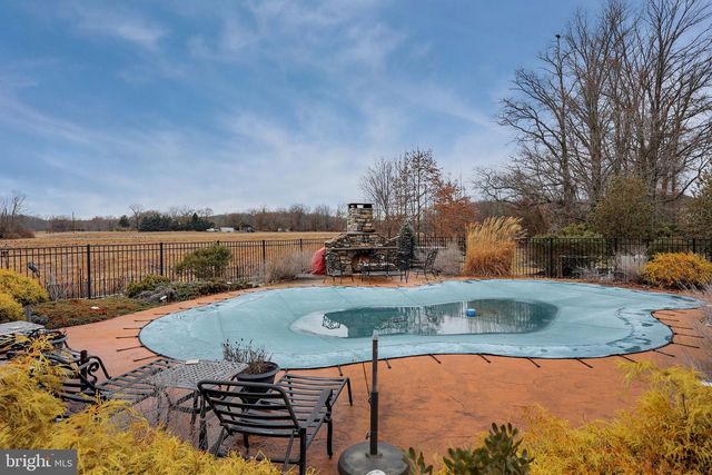 6 SOUSA COURT, East Windsor, NJ 08520