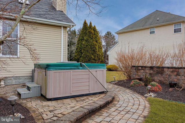 6 SOUSA COURT, East Windsor, NJ 08520