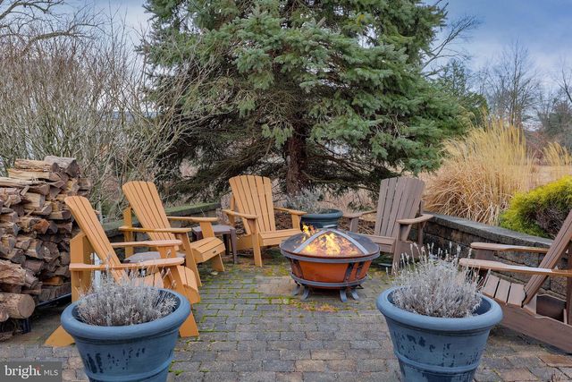 6 SOUSA COURT, East Windsor, NJ 08520