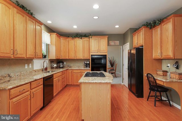 6 SOUSA COURT, East Windsor, NJ 08520