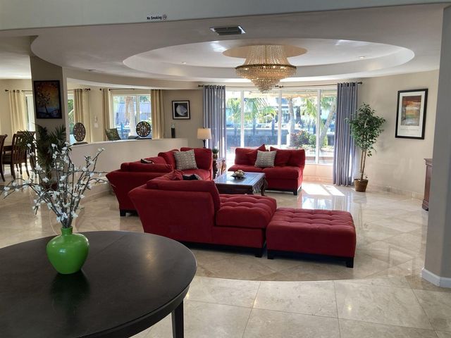 2740 NE 10th Street, Pompano Beach, FL 33062