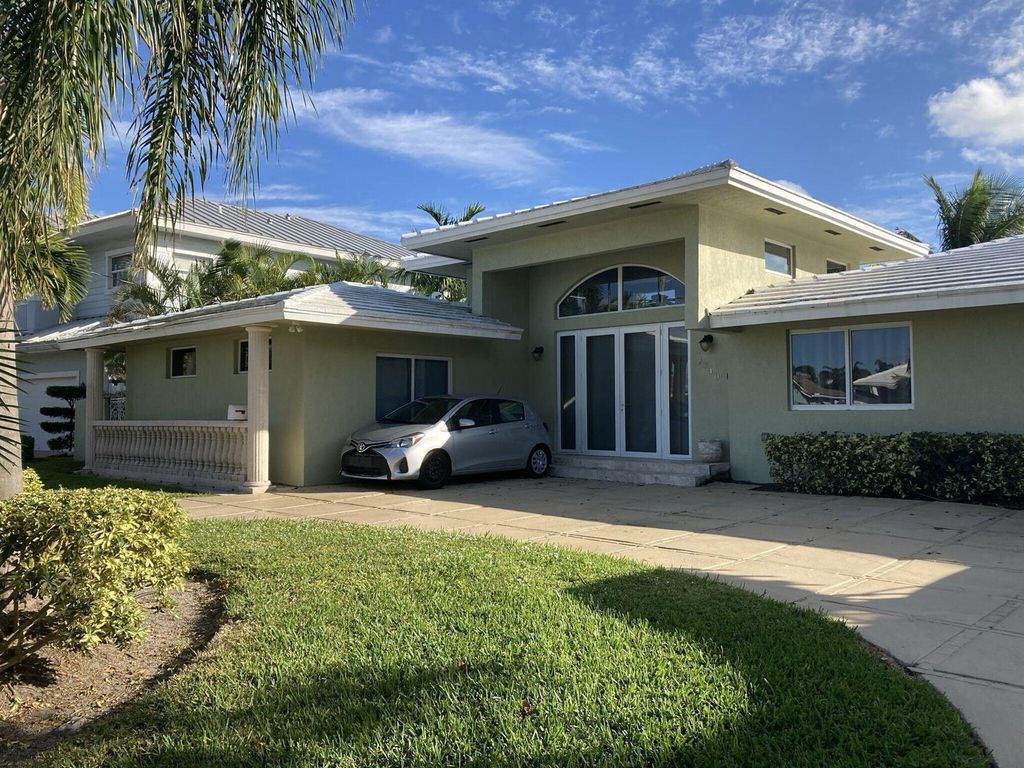 2740 NE 10th Street, Pompano Beach, FL 33062