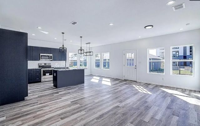 125 Magnolia Estates Street, Crowley, TX 76036