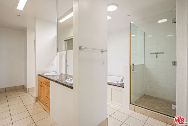 823 N Martel Avenue 2, Los Angeles, CA 90046