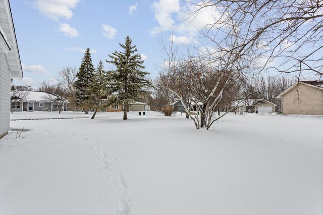 7890 Grinnell Court E, Lakeville, MN 55044