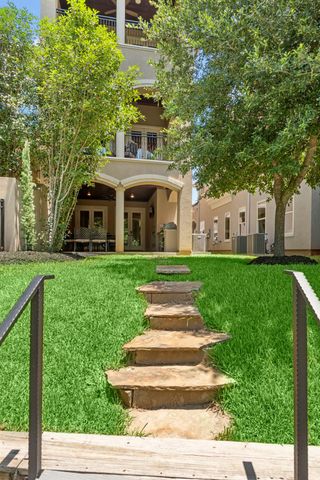 106 La Vie Drive, Montgomery, TX 77316