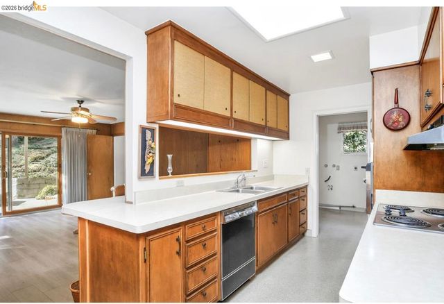 558 Lakewood Cir, Walnut Creek, CA 94598
