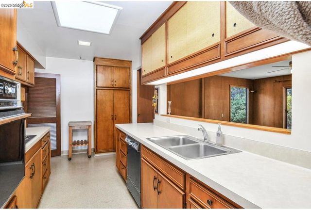 558 Lakewood Cir, Walnut Creek, CA 94598