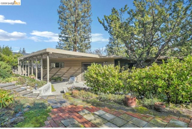 558 Lakewood Cir, Walnut Creek, CA 94598