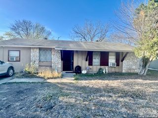 325 W Lindbergh, Universal City, TX 78148